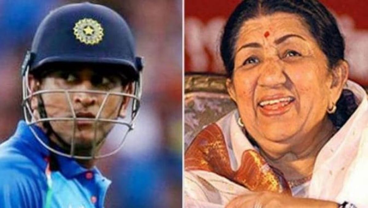 Lata Mangeshkar's passionate appeal to Dhoni, Don't retire, Shared Song for Team