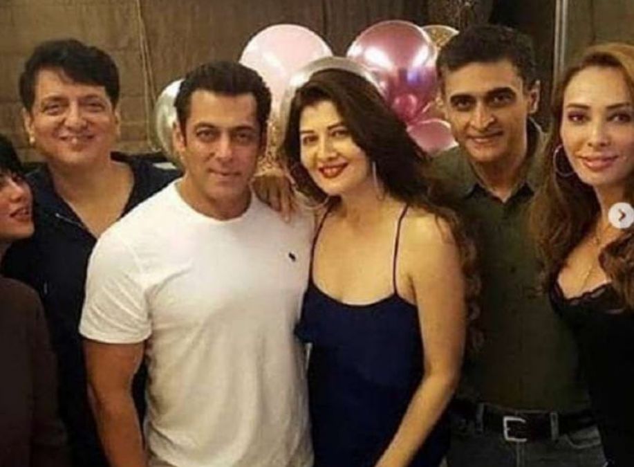 Salman arrived with Yulia in ex-girlfriend Sangeeta's birthday, see photos!
