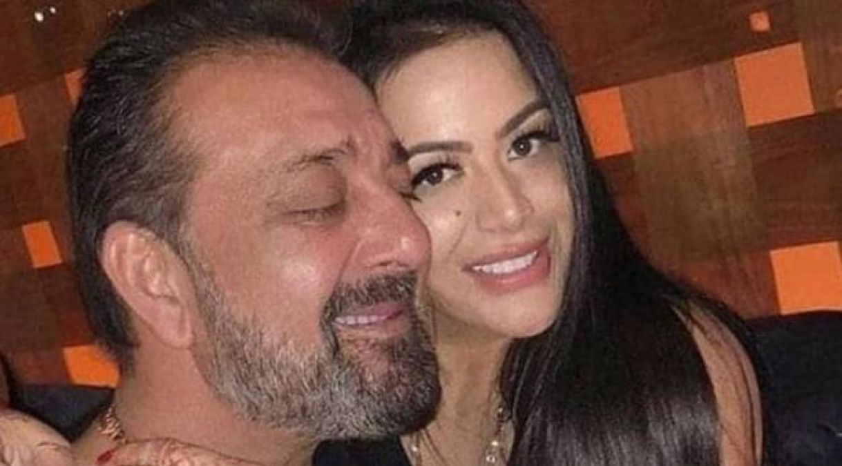 Daughter spending a tough time, but Sanjay Dutt will not go to the US to meet her!