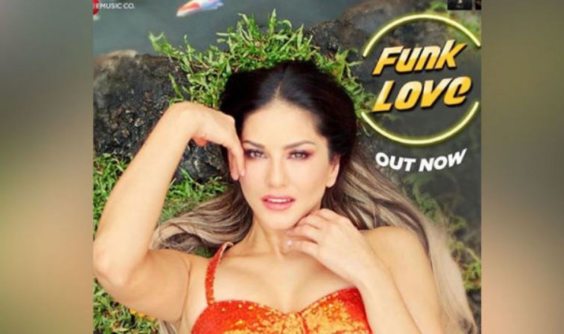 Sunny Leone Created Moods Of Millions of Fans, looked Extremely Hot In her New Song!