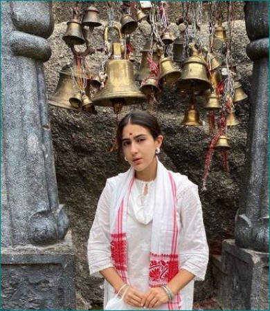 Sara Ali Khan trolled for visiting temple, users say 'You can't, you are a Muslim'