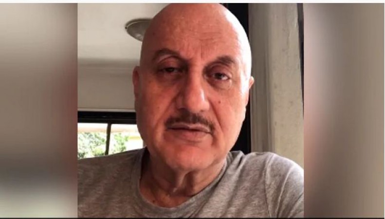 Corona attacks Anupam Kher's family after Big B, four people including mother found infected
