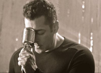 Indian Idol: Salman Khan turns Singer, Sang Dev Anand's Superhit Song!