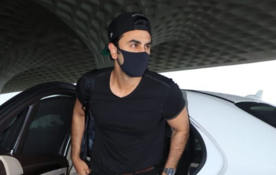 Ranbir Kapoor and Shraddha Kapoor leave for Delhi for shoot, photos surfaced