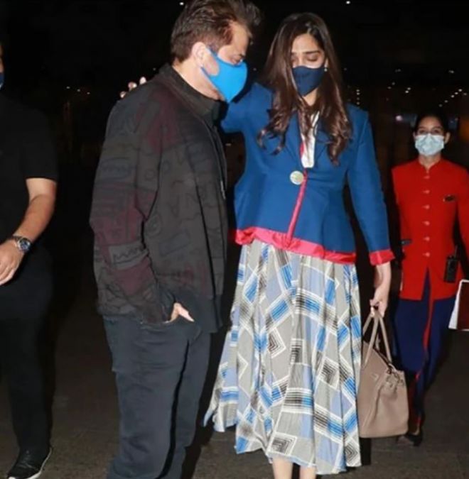 Sonam Kapoor returns to her country after a long time, Anil Kapoor's wet eyes