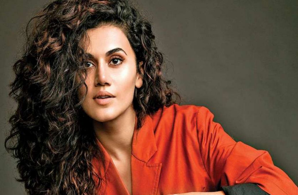 Controversy: Tapsee Pannu now responds to Kangana's Sister's tweet of 'Sasti Copy'!