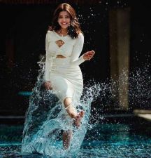 Kajal Agarwal, playing with water, looked extremely hot in a white dress!