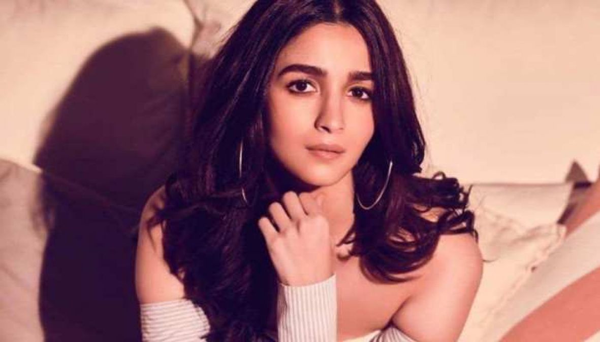 Alia Bhatt flaunts Ranbir's lucky number in her latest photo. Know why