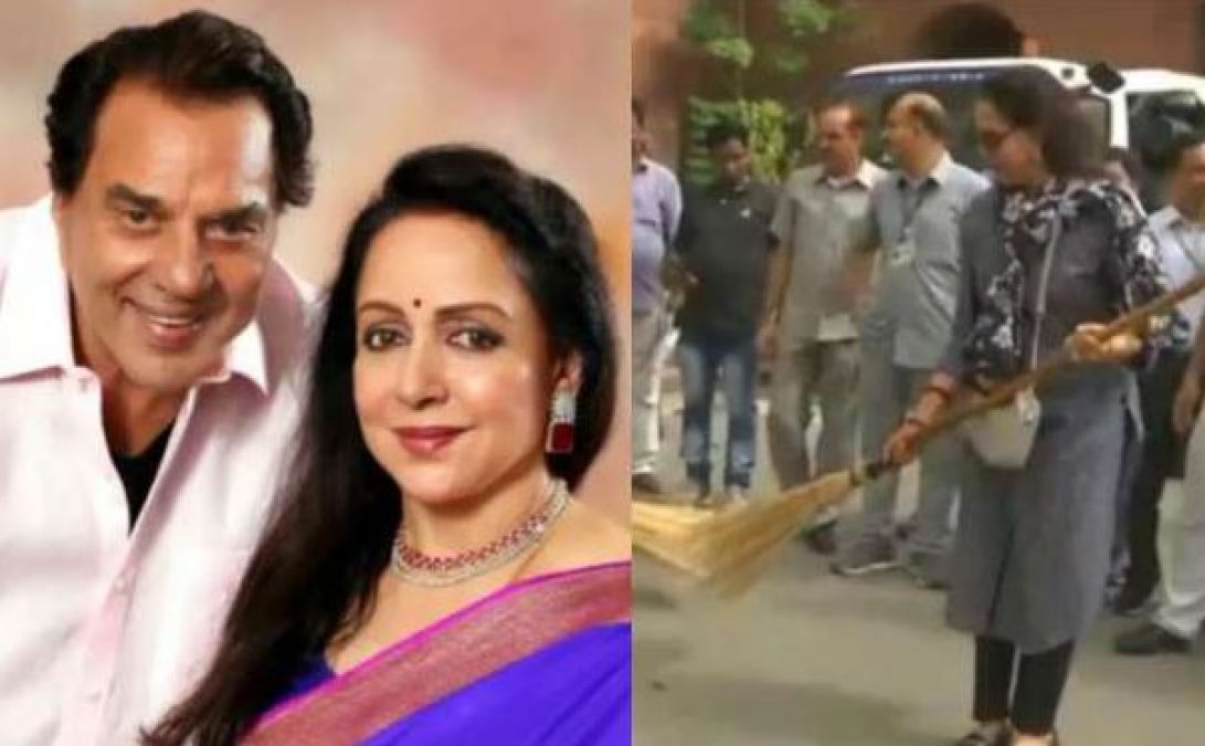 Dharmendra apologises for calling clumsy to Hema, read tweet here