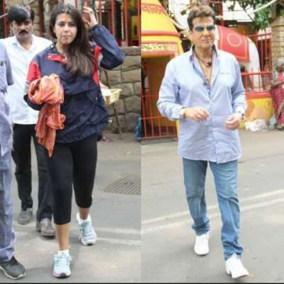 Jitendra arrived at Temple with Daughter Ekta, See Photos!