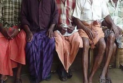 This man suffered a lot after wearing Lungi, went to have food and then!