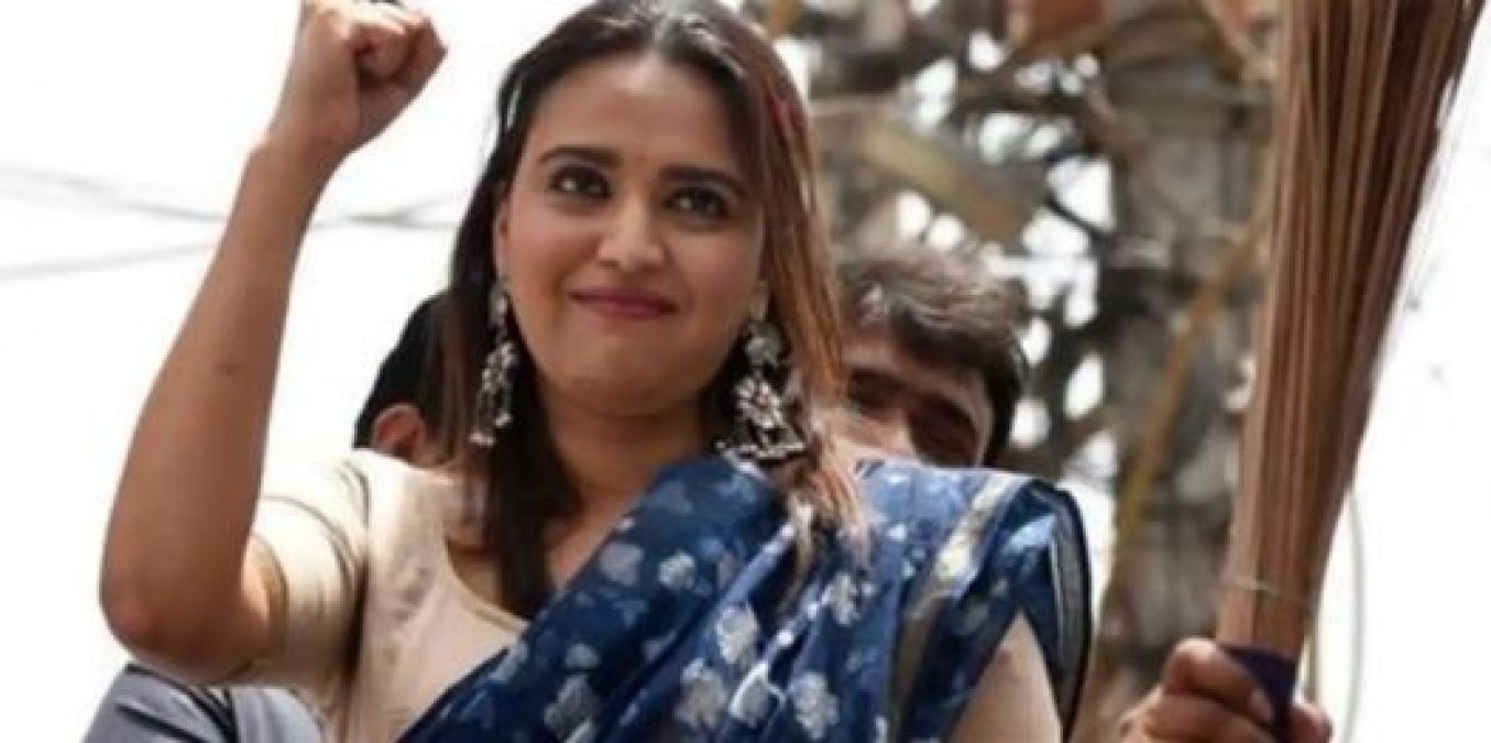 'Those who criticise Gujarat riots are called terrorists': Swara Bhasker