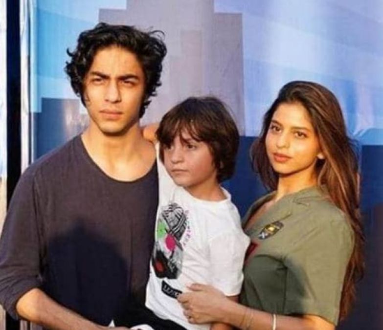 SRK holidays with family in Maldives, Gauri shares rare pic of kids