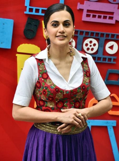 Taapsee Pannu Brings Back Desi Fusion Style, see viral pic