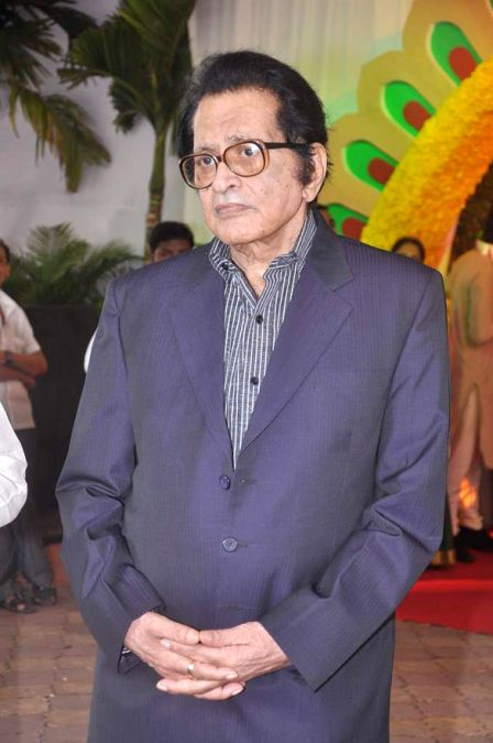 This famous actor gave 'Roti Kapada Aur Makaan' to Amitabh Bachchan in bad times