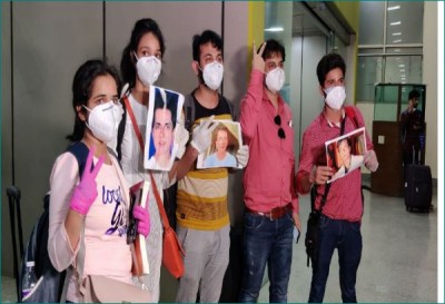 Students repatriated from Kyrgyzstan Thanked Sonu Sood showing his pictures at Airport