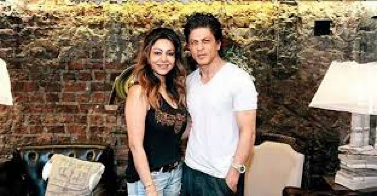 Shah Rukh-Gauri's old unseen photo went viral