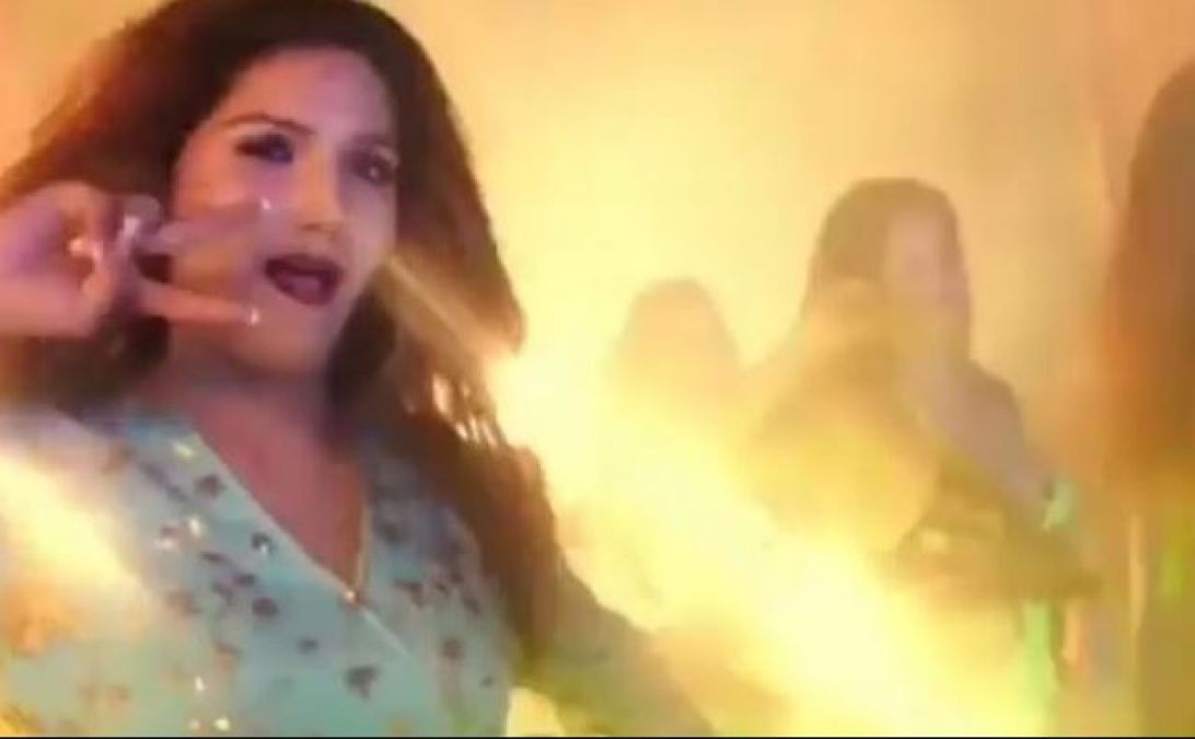 VIDEO: Sapna's steamy dance makes her fans go crazy again!