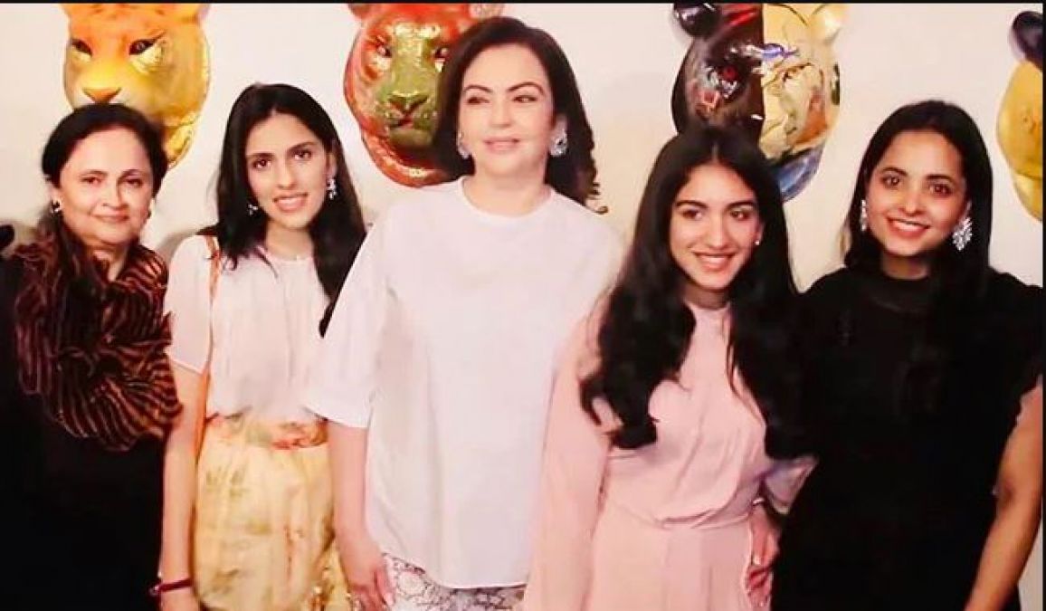 Neeta Ambani, with her daughter-in-law, appeared here, see video!