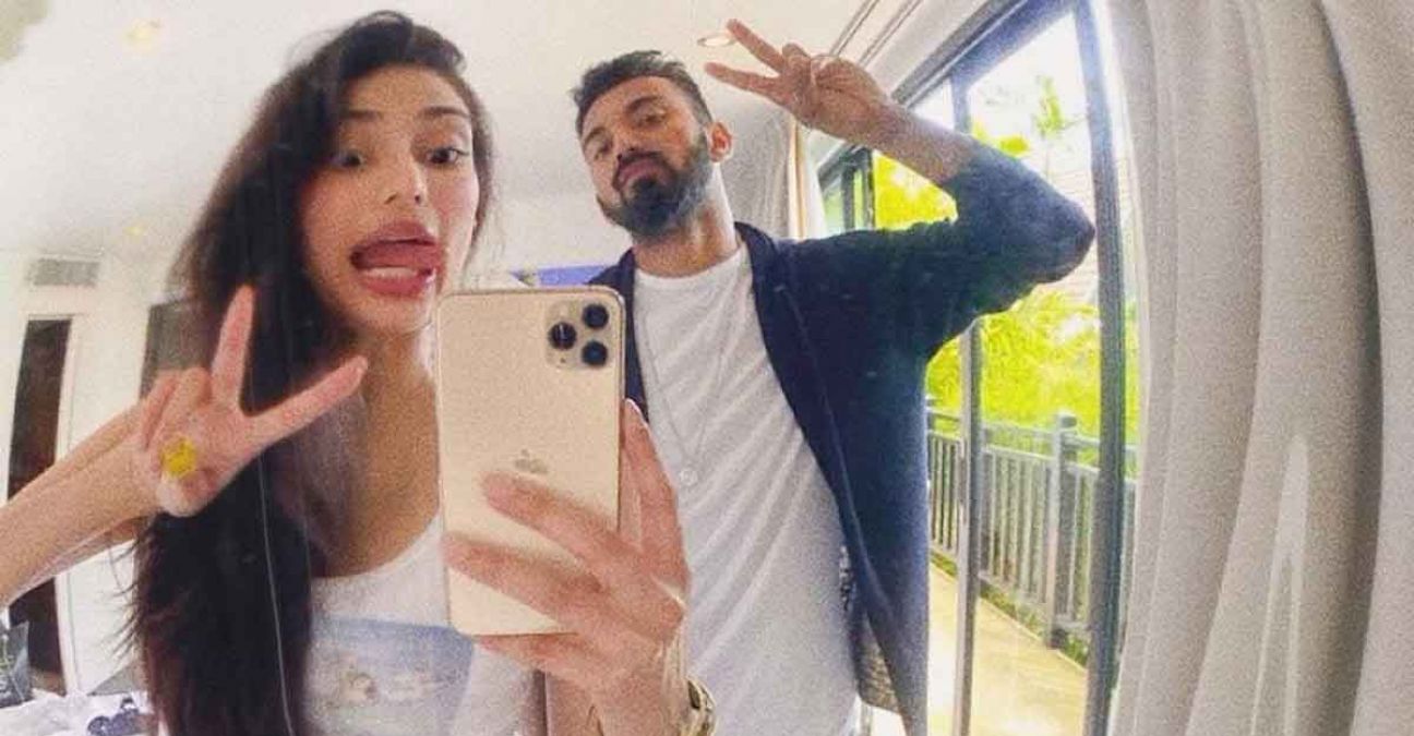 Rumors of dating come true! Athiya Shetty poses with KL Rahul in England