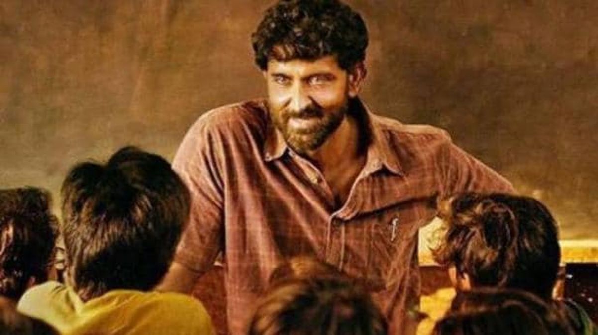 Hrithik gets a Unique identity from super-30, fans making his face on their head!