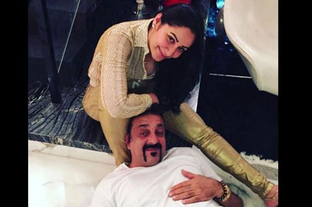 Wife wishes Sanjay Dutt on his birthday in a unique way