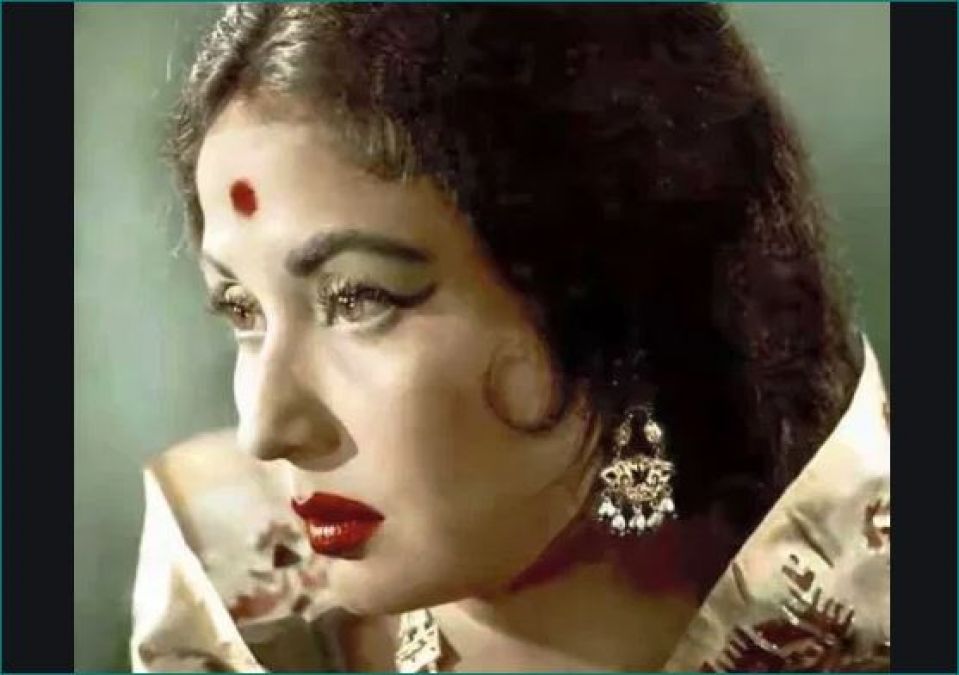 'Tragedy Queen' Meena Kumari died 3 weeks after the release of last film