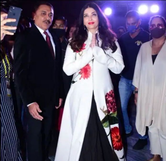 Aishwarya massively trolled for her dressing sense and makeup