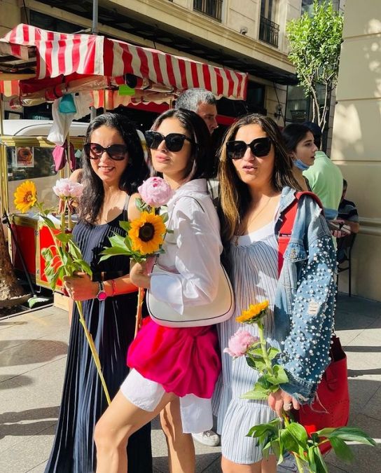 Mouni Roy enjoying holidays with girl gang