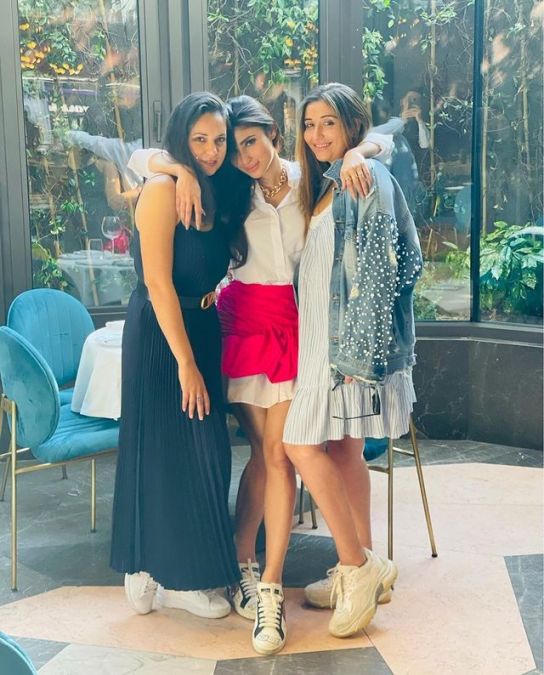 Mouni Roy enjoying holidays with girl gang