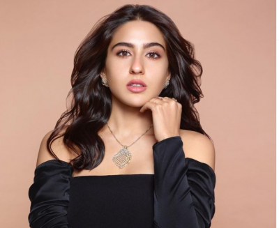 Sara Ali Khan spotted in black dress looks gorgeous. Know the price of stunning black glamour