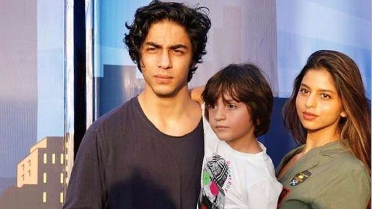 Shahrukh becomes emotional on son's birthday, posts pictures!