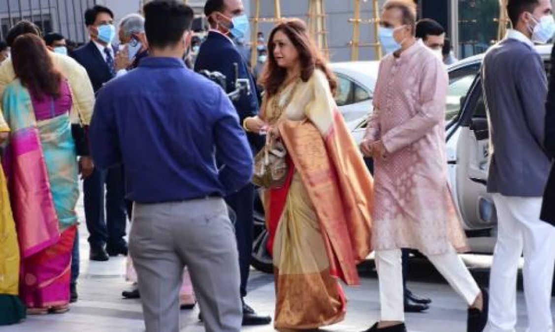 Mukesh Ambani holds special ceremony for daughter-in-law, politicians and stars arrive