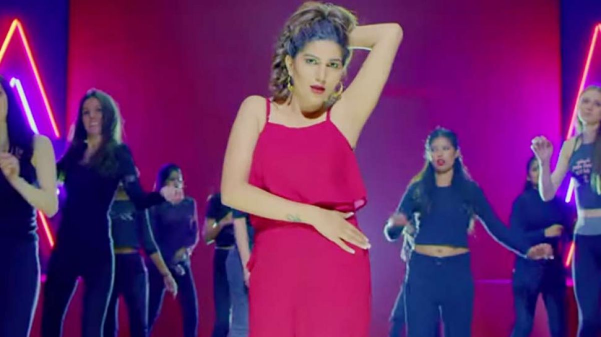 VIDEO: Haryanvi Beauty Sapna Chaudhary dances again!
