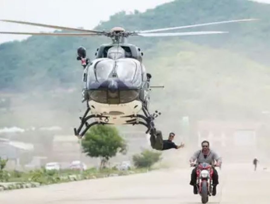 हेलीकॉप्टर पर लटके नजर आए अक्षय कुमार, खतरनाक स्टंट देख थम जाएगी सांसें