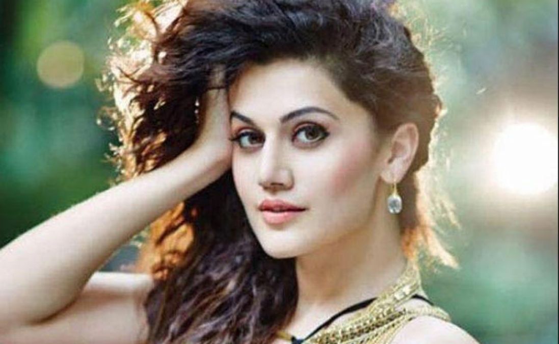 Tapsee Pannu turns stand-up comedian, performed in front of 200 people!