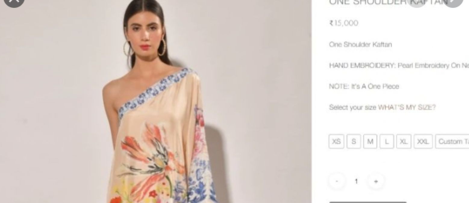 Esha Gupta in thigh-slit kaftan dress set fire on social media, dress price will surprise you