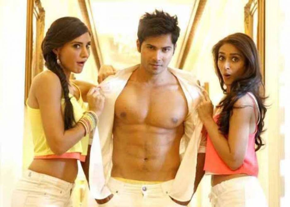 Fans crazy about Varun Dhawan's shirtless look