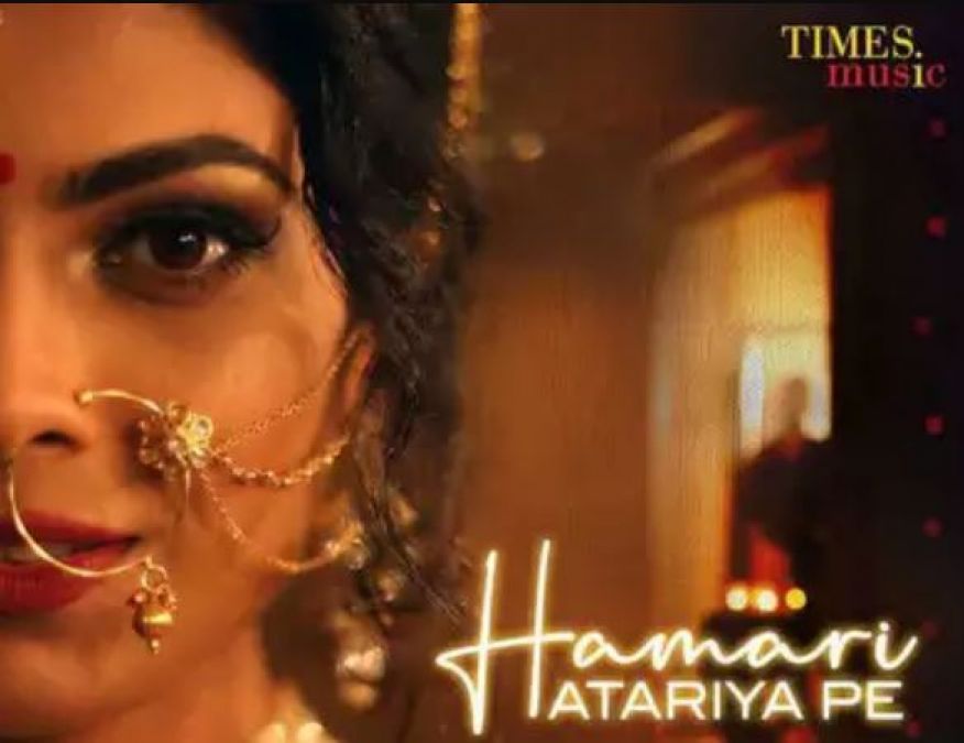 Now listen to 'Hamari Ataria pe...' song in this melodious voice