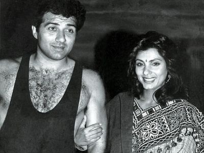 It is said that after Dimple's separation from Rajesh Khanna, she was involved with married Sunny Deol