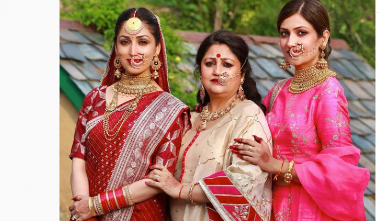 Yami Gautam wears mother's 33-year-old silk saree at her wedding