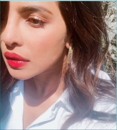 Priyanka shares a picture of herself bathing in pool