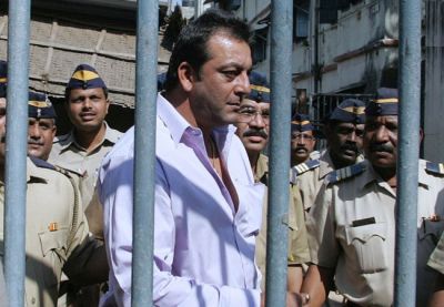 संजय दत्त को जेल से जल्द रिहा करने को लेकर बॉम्बे हाईकोर्ट का सवालिया प्रश्न...??
