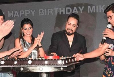 PHOTOS: Celebrating Mika's birthday, these Bollywood legends came up!
