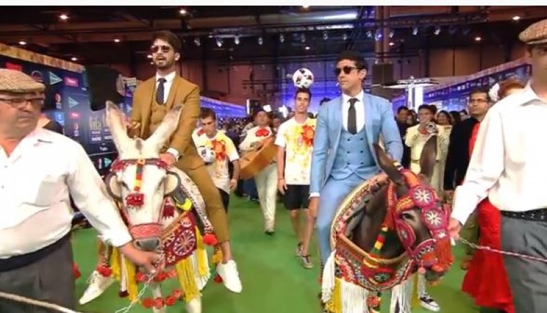 VIDEO: In IIFA 2022, two famous actors climbed a donkey, started doing double meaning things