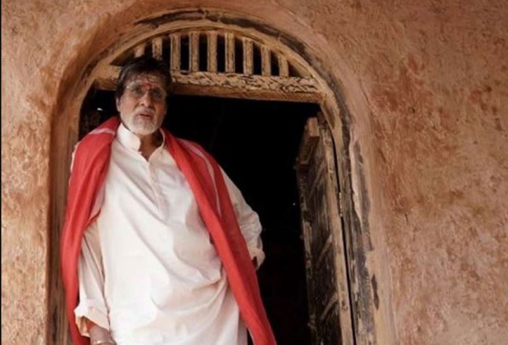 Amitabh Bachchan gets impressed by this Marathi movie; signs 'Jhund'