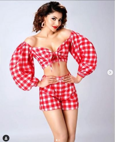 Urvashi Rautela looked very sexy and ravishing in the new photoshoot
