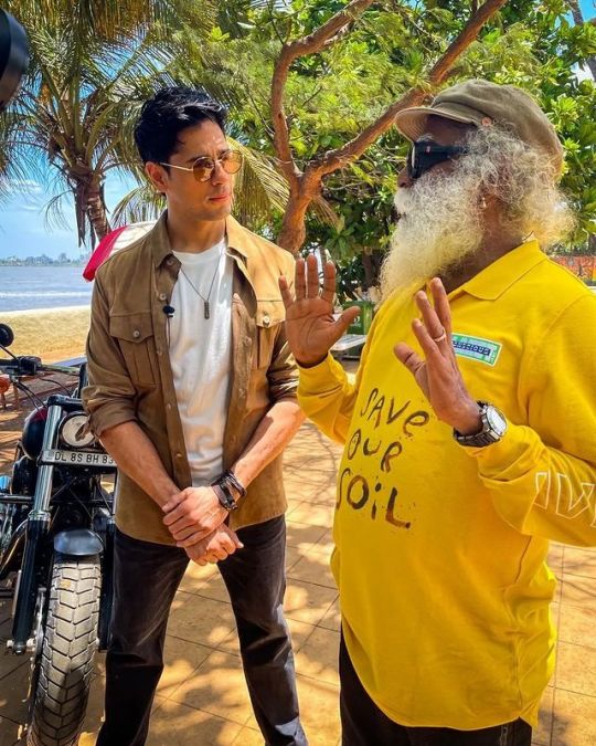 Sidharth Malhotra seen with spiritual guru in 'Save Soil Movement'