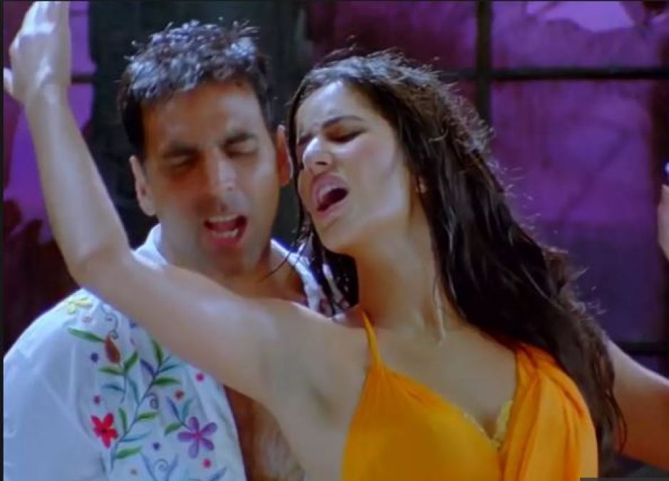 In the song 'Tip Tip Barsa Pani' recreate this actress to romance with Akshay!