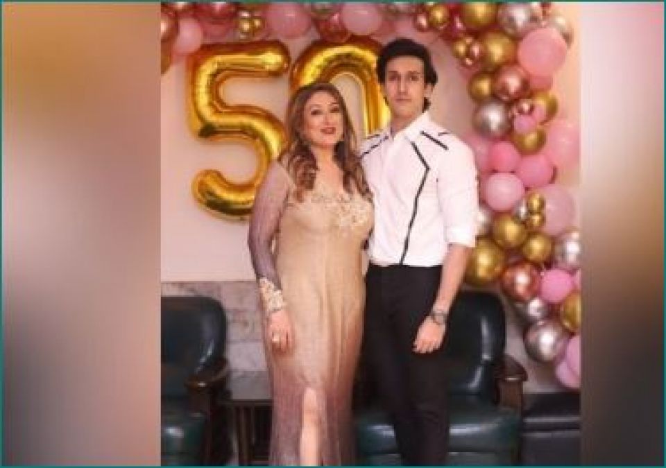 Govinda celebrated wife's 50th birthday, photos viral